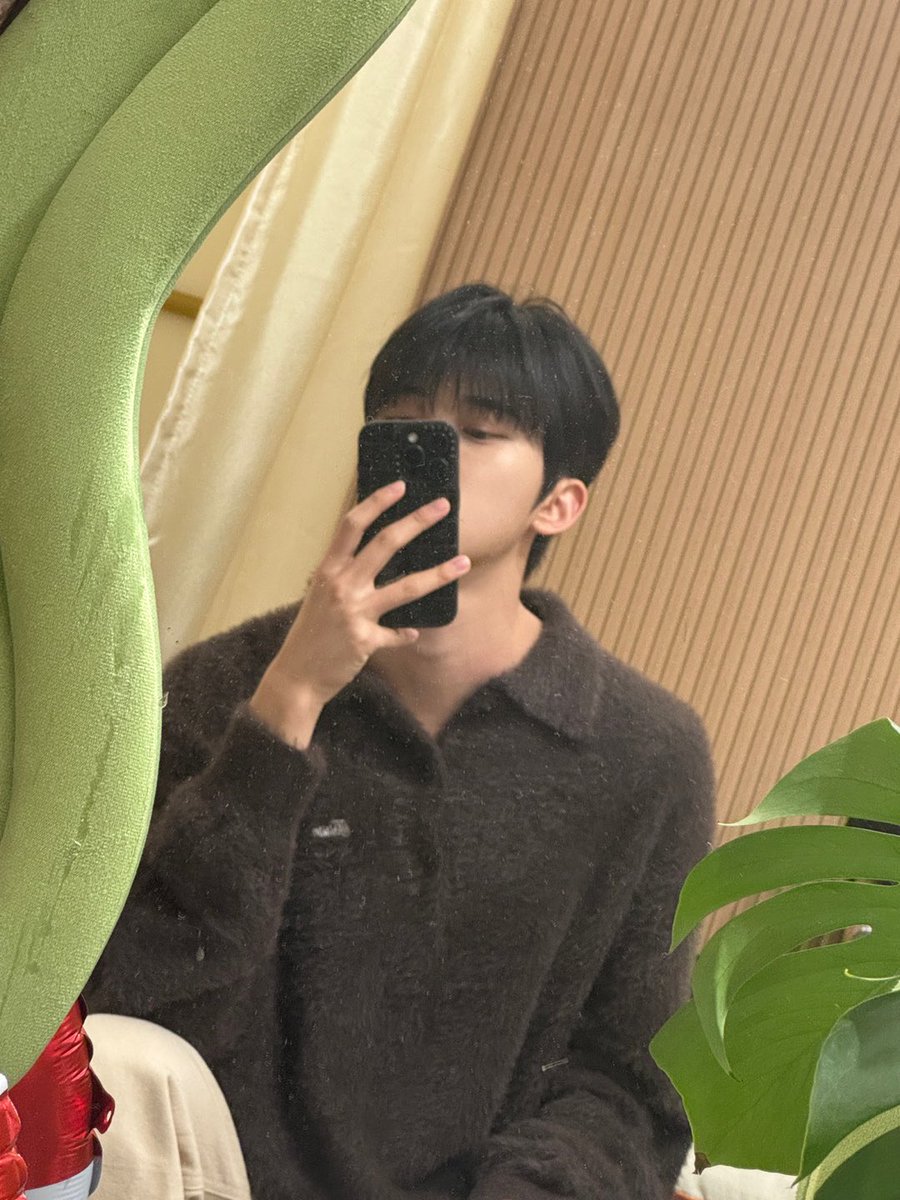 [#도현]
좋은 주말 보내 우리 러베이트!! 
핫초코 마셔! 

#루네이트 #LUN8 #핫초코_내가_마시고_싶어서