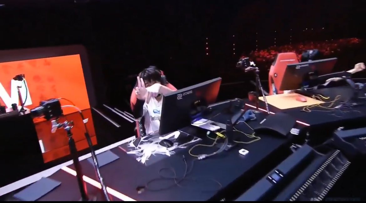 Akameページ 今日したポーズ全部kkポーズだったkkが個人的に本当に好きでrespectし