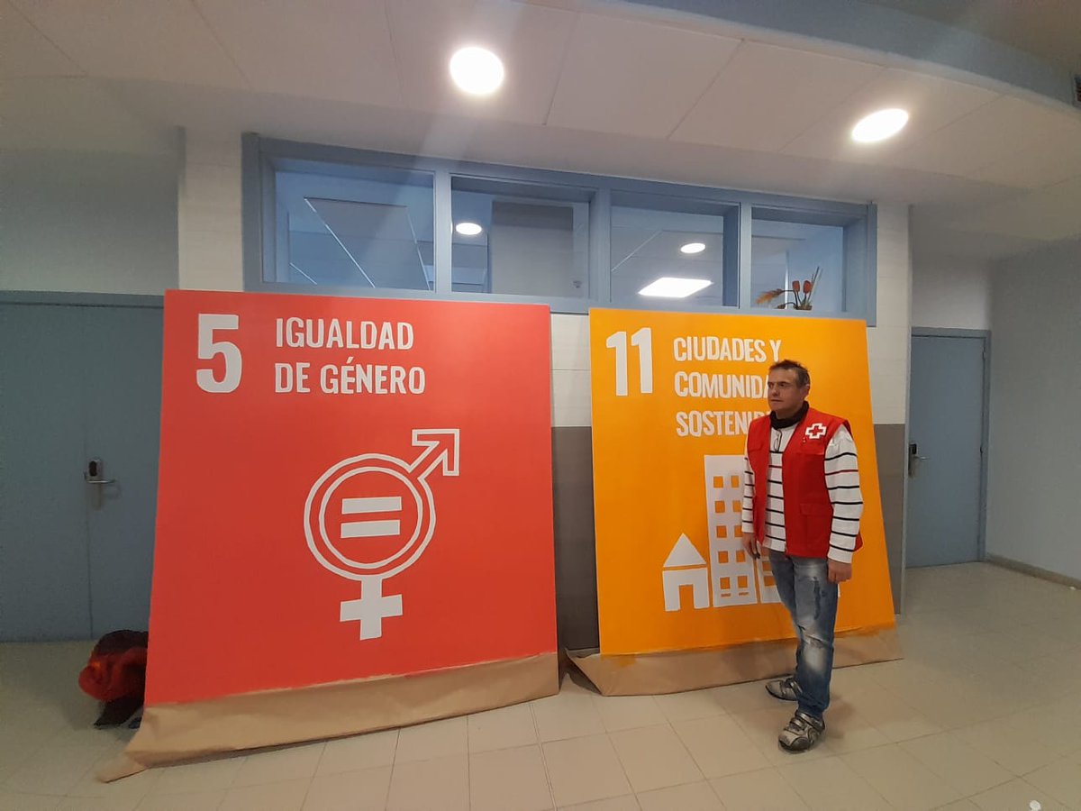 CruzRojaBurgos's tweet photo. 🌍Seguimos 'Compartiendo muro, compartiendo objetivos' con el fin de dar visibilidad al trabajo de #CruzRoja sobre derechos humanos y desarrollo sostenible #ODS

#princessbike y @ADEFABBURGOS pintaron por la Igualdad de Género y Ciudades y Comunidades Sostenibles

Financia @jcyl https://t.co/yfXM21bgFG