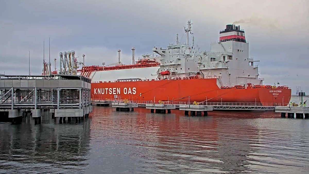 W <a href="/TerminalLNG/">Terminal LNG</a> w #Świnoujście zakończył się rozładunek 3⃣2⃣3⃣. (a 55. w tym roku) dostawy skroplonego gazu ziemnego. Dostawa szczególna ze względu na fakt, że gazowiec rozładowano po raz pierwszy przy nowym nabrzeżu. Do nowego zbiornika, w ramach końcowych testów, dostarczono w