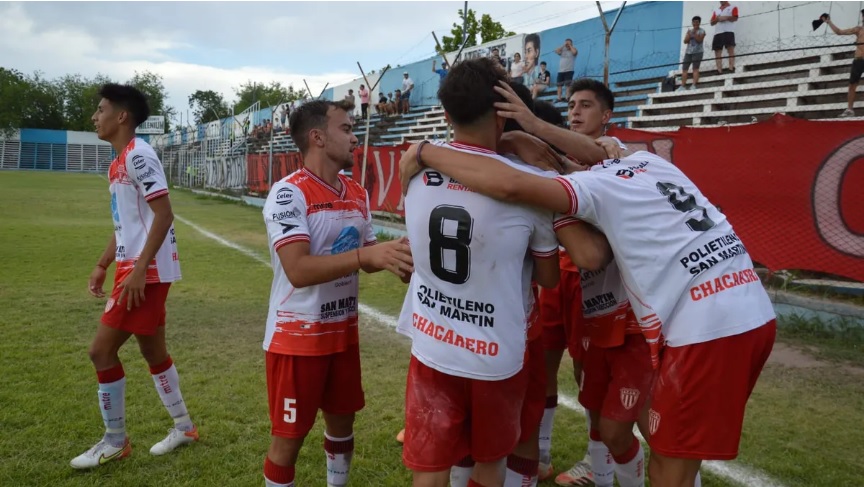 21/12/22

San Martín le gana a FADEP por penales, y se convierte en el campeón anual de la Liga Mendocina de Fútbol, en el estadio del Atlético Argentino.