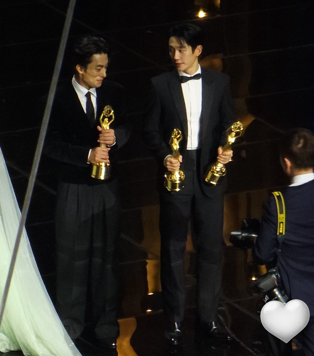 Donggoorami_'s tweet photo. 🤍 청룡영화상 남우조연상 인기스타상 축하해 🎉  #정해인 https://t.co/azcYKdH4dD