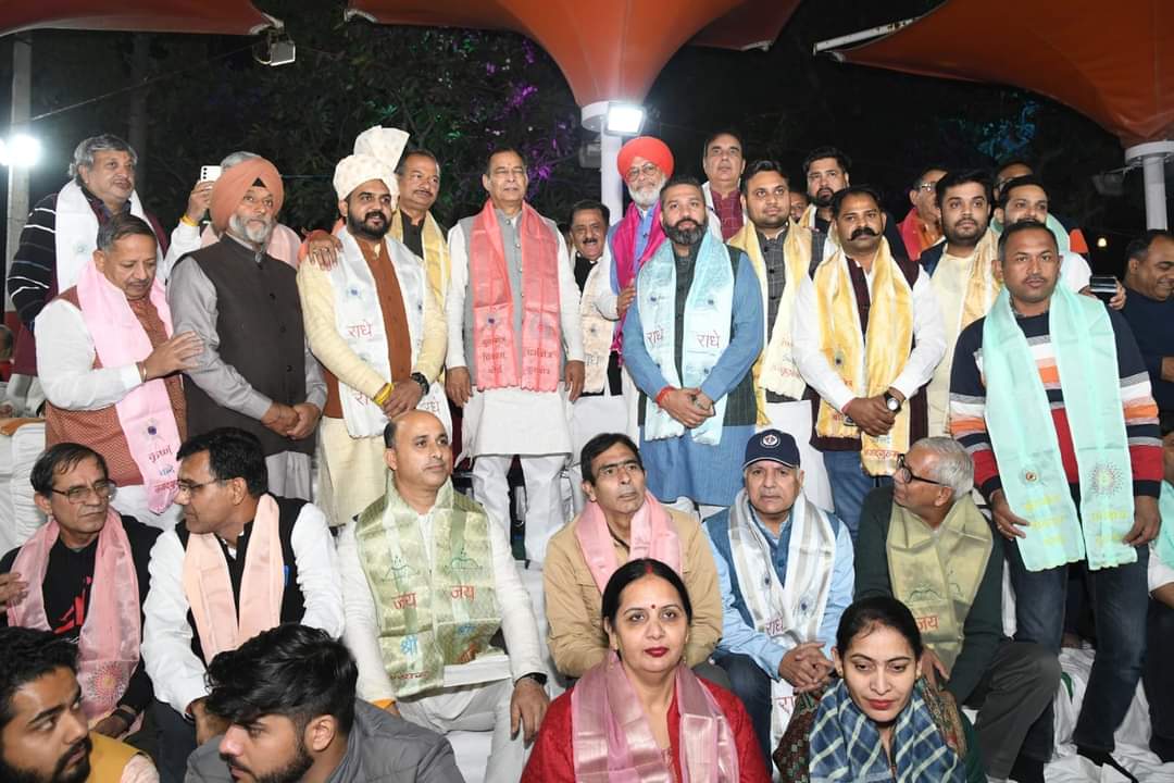 MohanLal_Badoli's tweet photo. आज ब्रह्मसरोवर पुरुषोतमपुरा बाग में अंतर्राष्ट्रीय गीता जयंती महोत्सव 2024 के निमित्त आयोजित महाआरती में भाग लेने का सौभाग्य प्राप्त हुआ।

महाआरती के आलौकिक स्वरों और दिव्य दृश्य ने पूरे वातावरण को सकारात्मक ऊर्जा से भर दिया।

गीता उपदेश स्थली कुरुक्षेत्र की पावन धरा पर भगवान श्रीकृष्ण ने अवतार के रूप में आकर पूरे विश्व को पवित्र ग्रंथ गीता के उपदेश दिए।इन उपदेशों के माध्यम से ही पूरे विश्व को शांति पथ पर चलने का संदेश मिला है।
