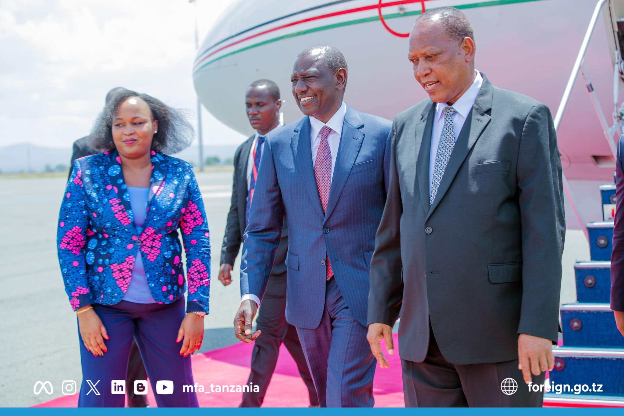 Rais Ruto alipokelewa na Waziri wa Katiba na Sheria, Prof. Palamagamba Kabudi.