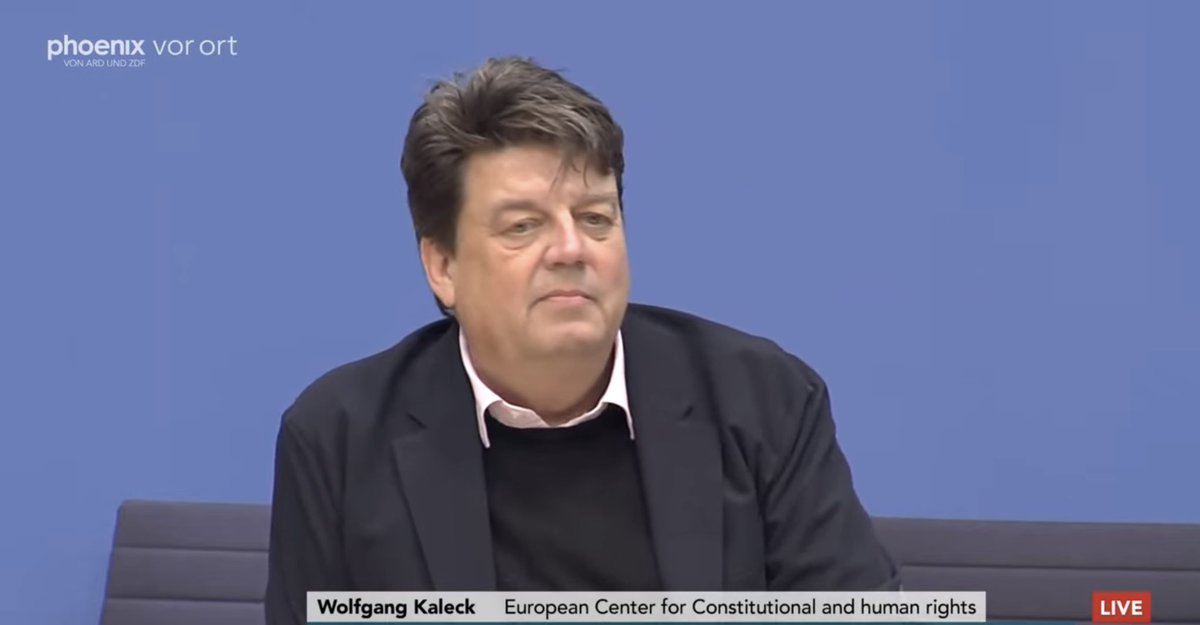 ECCHRBerlin's tweet image. „Es ist der Sinn des Völkerrechts und des IStGH, dass selbst bei gerechtfertigten und legitimen Kriegen bestimmte Grenzen geachtet werden“, erläuterte  @WolfgangKaleck bei der heutigen BPK zu den Haftbefehle des IStGH und Deutschlands Rolle. ▶️ youtube.com/live/XPS1vHlUt…