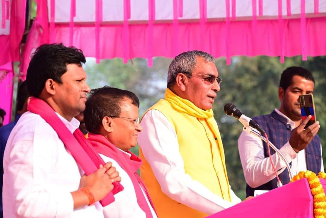 BP4India's tweet photo. आज आजमगढ़ के अतरौलिया विधानसभा  में भागीदारी पार्टी द्वारा आयोजित वंचित शोषित भागीदारी महासम्मेलन को कैबिनेट मंत्री आदरणीय श्री @oprajbhar जी, राष्ट्रीय अध्यक्ष आदरणीय श्री @PremchandBPP जी की अध्यक्षता में बतौर मुख्य अतिथि महासम्मेलन को संबोधित किए विशिष्ट अतिथि @DrMchandra87 जी https://t.co/VznpIwkCqL