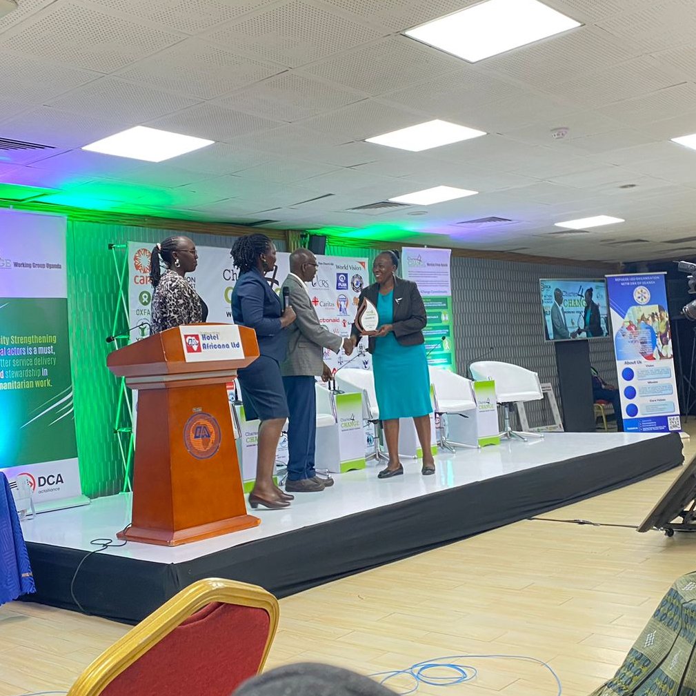 OxfaminUganda's tweet photo. 🎀RECOGNISED🎀
Oxfam is honoured to be recognized for its leadership in local humanitarian leadership & #localisationagenda at the concluded @Charter4Change National Dialogue held in Kampala
🔴Oxfam has empowered 58 local NGOs & actors to take charge in responding to disasters. https://t.co/bruU9IWaAo