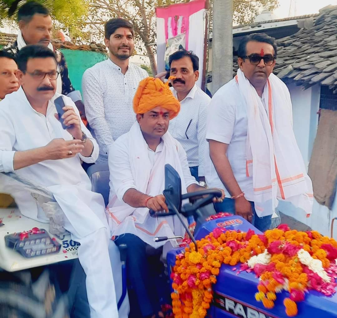 Mahavee74803051's tweet photo. इंकलाब जिंदाबाद 
#नरेश_मीणा_को_रिहा_करो
@NareshMeena__ https://t.co/ImzdBEn0bv