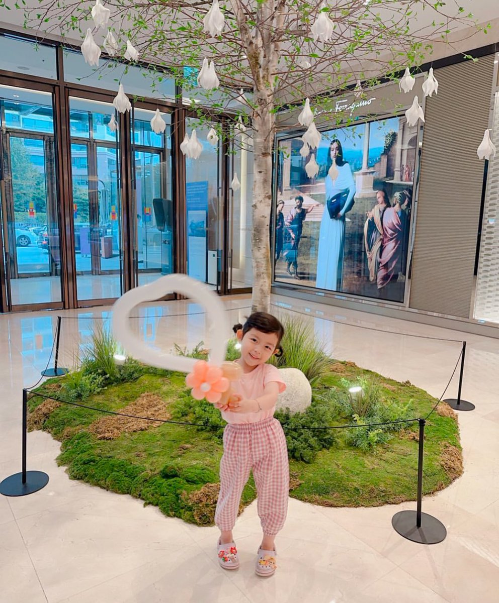 seraphinaoh's tweet photo. ᅠᅠᅠᅠ 
Dearest, Aunty Elora!

Hewo, aku Seraphina.😍 
Apa kabar, aunty dan uncle?

Terima kasih banyak aunty sudah datang untuk menyaksikan Sera di acara Teacher’s Day malam ini. 🤩🥳

Have a good day, Aunty. Enjoy the party!😍

With Love,
Seraphina🩷
ᅠᅠᅠᅠ https://t.co/5rZwumX1d1