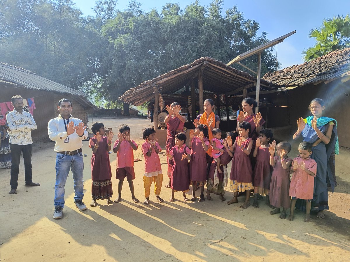 Suresh Kumar Anant (@sureshanant022) on Twitter photo #WASH कार्यक्रम अंतर्गत जिला दंतेवाड़ा के अंतिम छोर में जंगल और पहाड़ी के बीच बसे नियद नेल्लानार ग्राम #मूलेर में जल एवं स्वच्छता पर ग्रामीणों एवं बच्चों के साथ गतिविधि कर व्यवहार परिवर्तन किया जा रहा है।
#NiyadNellanar
<a href="/UNICEFIndia/">UNICEF India</a>
<a href="/MayankChtrvdi/">Mayank Chaturvedi</a>
<a href="/sweta247/">Sweta Patnaik</a>
<a href="/birajakabi/">Biraja Kabi Satapathy</a> #WASH कार्यक्रम अंतर्गत जिला दंतेवाड़ा के अंतिम छोर में जंगल और पहाड़ी के बीच बसे नियद नेल्लानार ग्राम #मूलेर में जल एवं स्वच्छता पर ग्रामीणों एवं बच्चों के साथ गतिविधि कर व्यवहार परिवर्तन किया जा रहा है।
#NiyadNellanar
<a href="/UNICEFIndia/">UNICEF India</a>
<a href="/MayankChtrvdi/">Mayank Chaturvedi</a>
<a href="/sweta247/">Sweta Patnaik</a>
<a href="/birajakabi/">Biraja Kabi Satapathy</a>