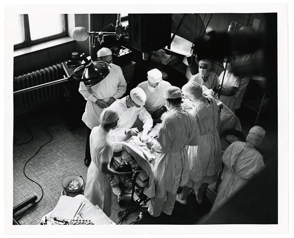 On this day in 1944 at Johns Hopkins Hospital, Dr. Alfred Blalock, Dr. Helen Taussig, and Surgical Technician Vivien Thomas performed the first surgery to treat tetralogy of Fallot. Groundbreaking at its time, the procedure came to be known as the Blalock-Thomas-Taussig Shunt. ❤️