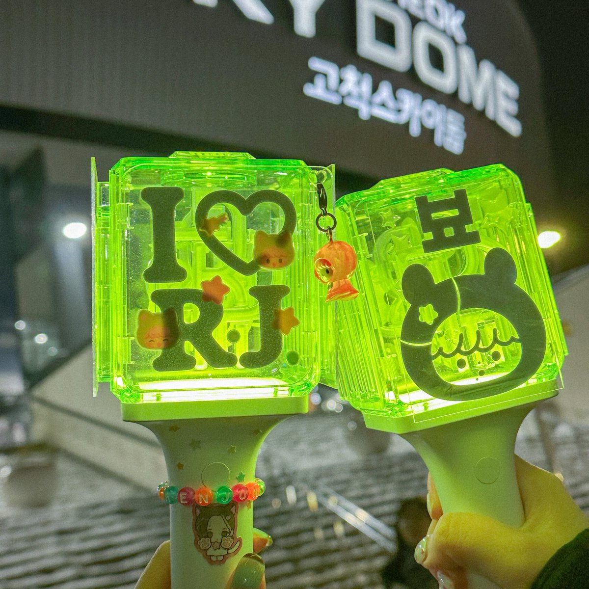 yo3dream's tweet photo. 드앙콘 행복했다 🥹💦❄️ https://t.co/4vJbh3N9cs