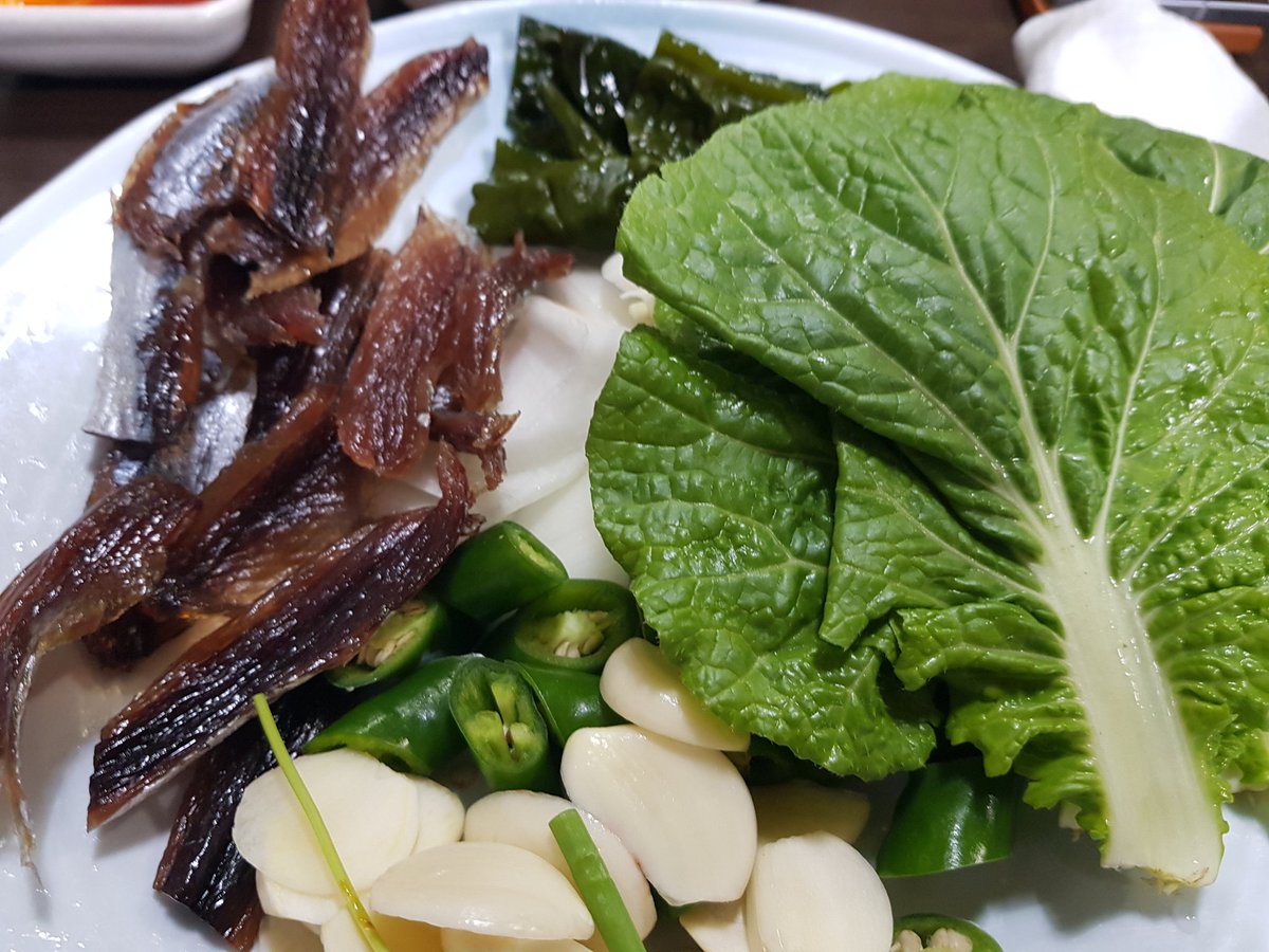 dede_deadpool's tweet image. 이집 과메기 찐이네. 경복궁역 강구미주구리에서 찐친들과 부어라 마셔라 재명이는 잘 가고~ 멀리안나간다