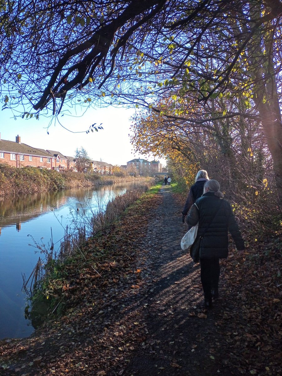 Great volunteer led walk on Wednesday mornings in Litherland @canalrivertrust why not join us? eventbrite.com/cc/lets-walk-s…