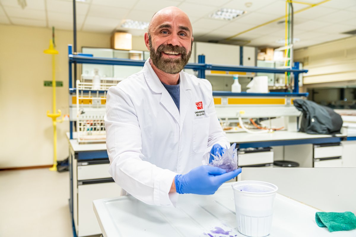 unirioja's tweet image. 📸Esta semana ha concluido la formación del profesorado de @educarioja que participa en el Concurso de Cristalización en la Escuela

▶️Ahora toca el trabajo con sus alumnos...🧑‍🔬

@lariojaorg @fecyt_Ciencia @qlinstruments #Linlab #uccunirioja

➕Info👇
s.mtrbio.com/pwlqrfrmcy