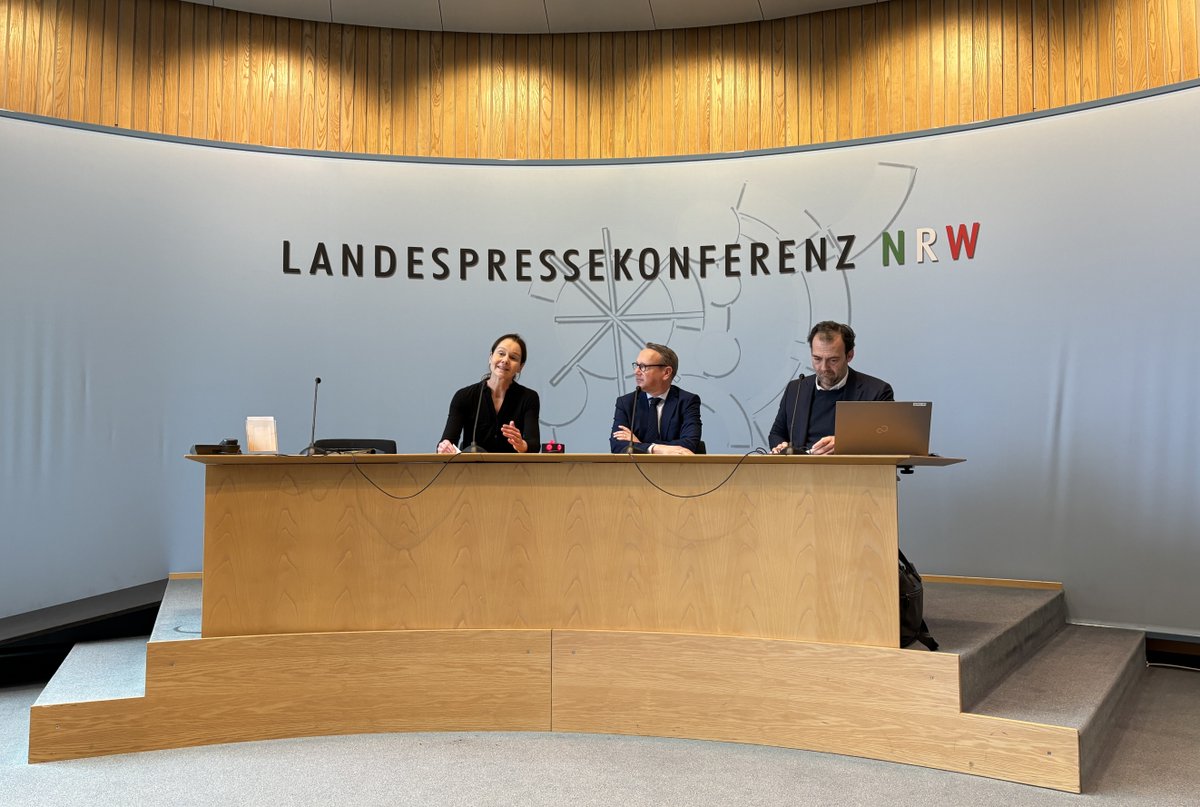 Pressekonferenz zur Arbeit der Zentralstelle für die Verfolgung der
Umweltkriminalität in NRW. Justizminister Dr. Limbach zieht erste #Bilanz bei der #Verfolgung von #Umweltkriminalität in Nordrhein-Westfalen.

justiz.nrw.de/JM/Presse/Pres…