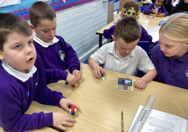 SkegInfantAcad's tweet photo. Seahorse class enjoyed meeting up with their partner class @SkegJuniorAcad today to share their work as part of the joint computing project. https://t.co/eEoH0XDogV