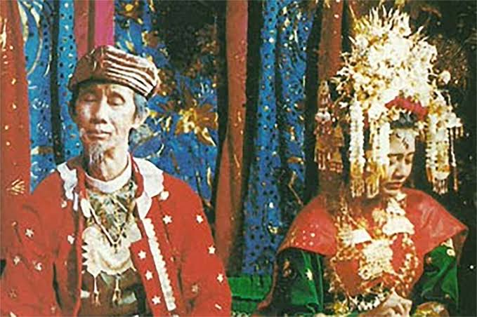 On this day in 1922, Datuk Maringgih married Siti Nurbaya.