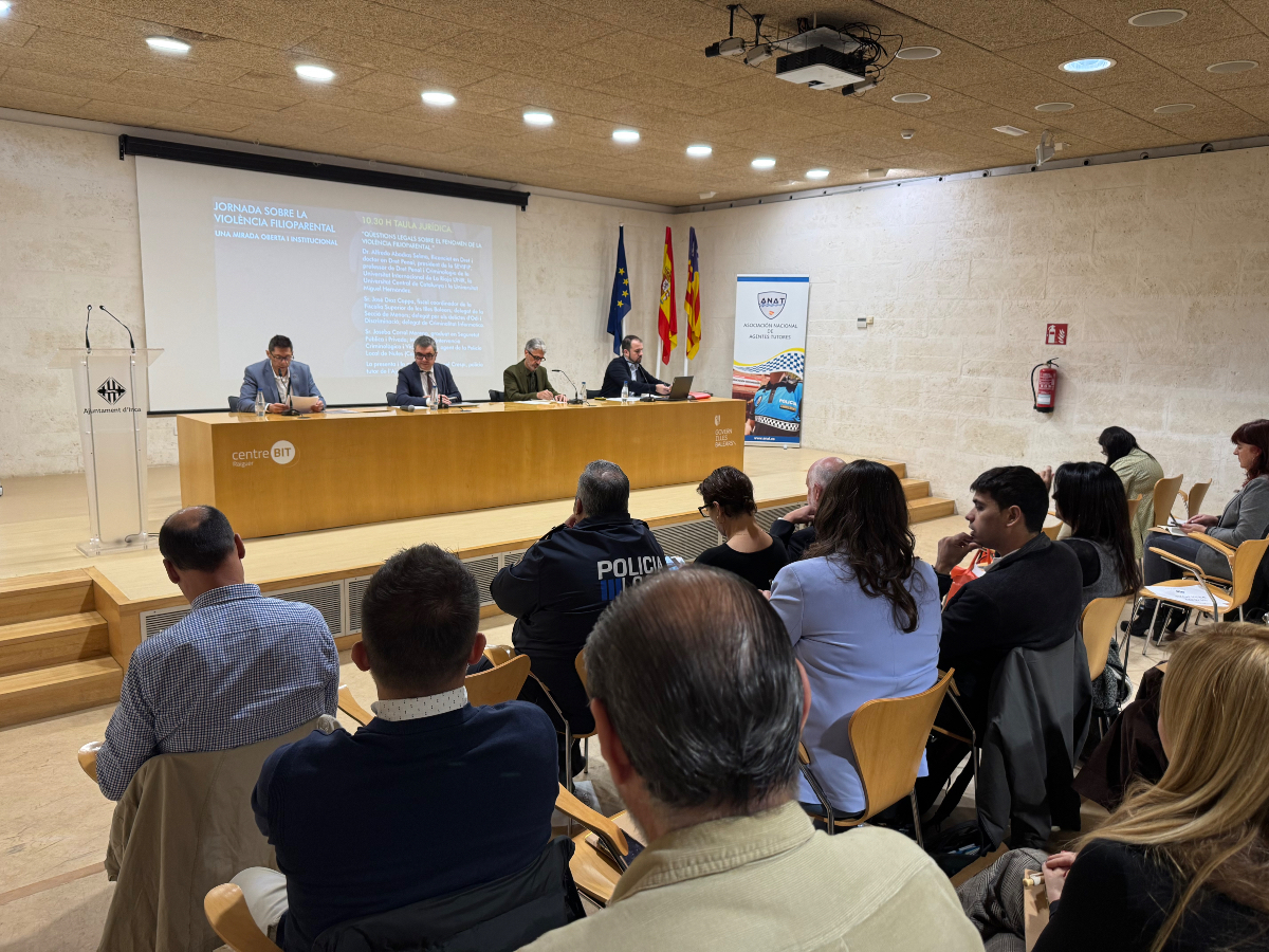 🗣️El Centre Bit d’Inca ha acollit avui una jornada sobre la violència filioparental, organitzada per l’Ajuntament d’Inca. 

Aquesta trobada ha reunit a ponents de reconegut prestigi en l’àmbit jurídic, social i educatiu per analitzar i debatre sobre aquesta problemàtica.