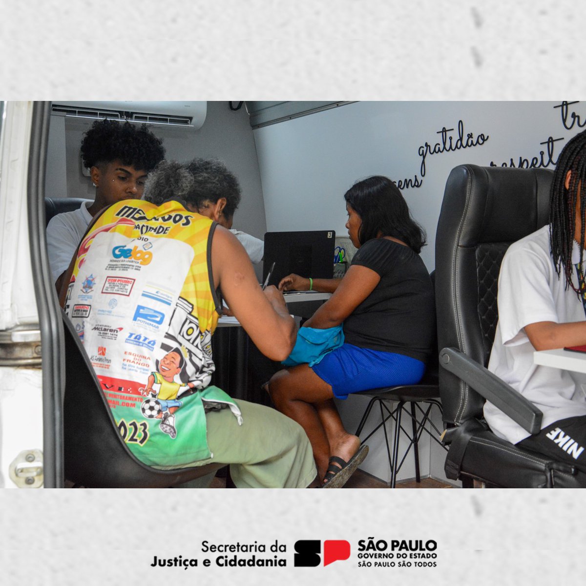 JusticaSP's tweet image. Nesta sexta-feira, a SJC realizou, por meio do Centro de Integração da Cidadania (CIC) e em parceria com a Coordenadoria Estadual de Políticas para os Povos Indígenas (CPPI), a ação "Cidadania em Movimento" na TI do Rio Silveira, em Bertioga. 

#SJC #SecretariadaJustica #CPPI