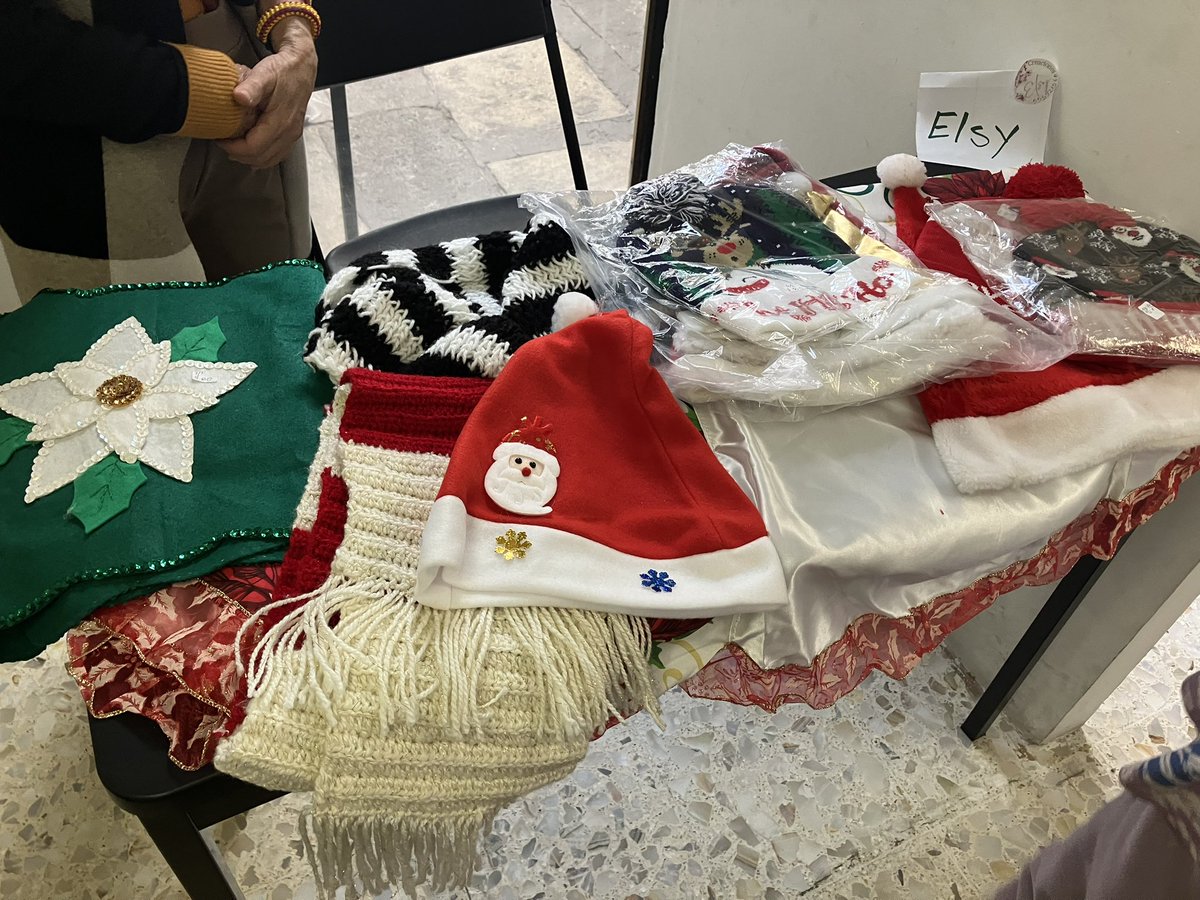 lamoradasc's tweet photo. ¡Ya empezó nuestro bazar navideño! ¡Vengan! #bazarNavideño #bazar https://t.co/GqNxqfFNT0