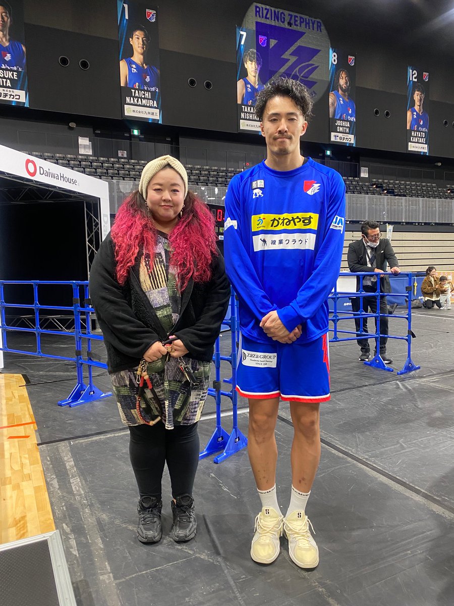 ライブがようやく落ち着いたので、弟の試合を今季初観戦👀✨

㊗️10連勝㊗️西地区首位をキープ👏

この調子で頑張ってほしー🔥

久しぶりの再会もあってうれしかった😊

何億年かぶりに姉弟2ショット👹🤖

明日はMORNING JAMリスナーさん400名との応援企画もあるよ📣

#ライジングゼファーフクオカ