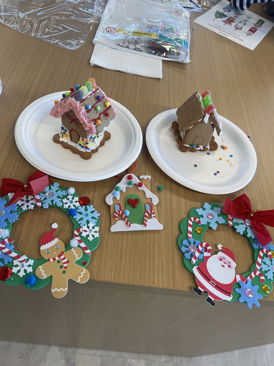 ProgressSW's tweet photo. The Raleigh team kicked off the holiday season in style! From the 7th floor, they enjoyed front-row views of the Holiday Parade, sipped on hot chocolate, got creative with holiday crafts and had a delicious breakfast.
#ProgressPROUD #HolidayCheer https://t.co/Rd8laHEgC7