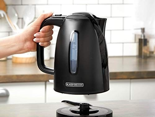 frugalfreebies's tweet photo. What’s your go-to morning ritual? Coffee, tea, or something else?
#MorningMoments #TeaTimeReady #KitchenEssentials #QuickAndEasy #ElectricKettleLife #EverydayConvenience
Black & Decker Rapid Boil 7-Cup Electric Kettle
You save $13.28
Walmart: https://t.co/GRM1Tw6o7D (ad) https://t.co/2WU8vYwSU0