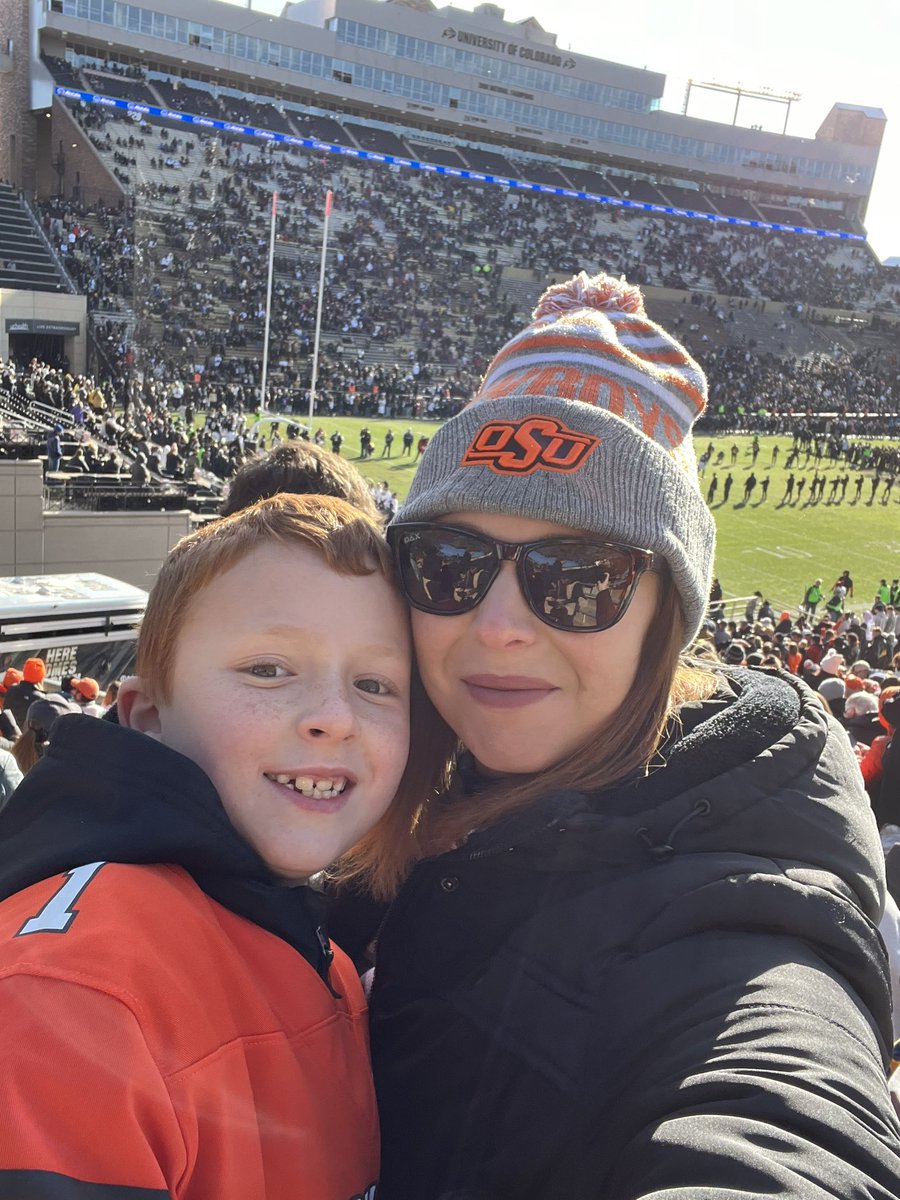 AshlynPugh's tweet photo. Teaching Pate how to be loyal and true 🙈#gopokes https://t.co/sNVb53WG03