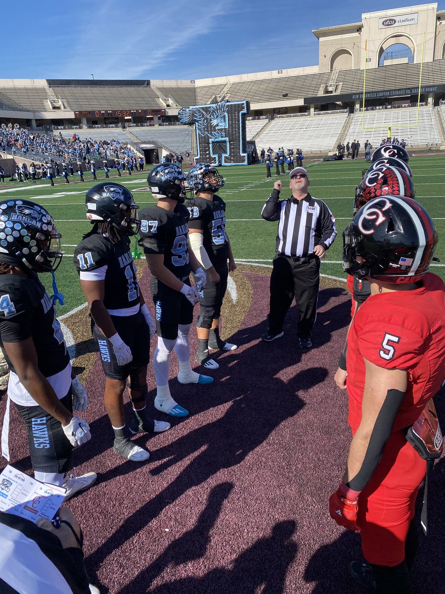 KPRCNick's tweet photo. The coin has been flipped for this 6A Regional playoff showdown here at Texas State’s Bobcat Stadium as @HarlanHawks_FB takes on @Canyon_Football. You’ll get to see the highlights and hear from the winning team tonight on @ksatnews 🏈🏆 @KSATbgc https://t.co/0iyBdczQmJ