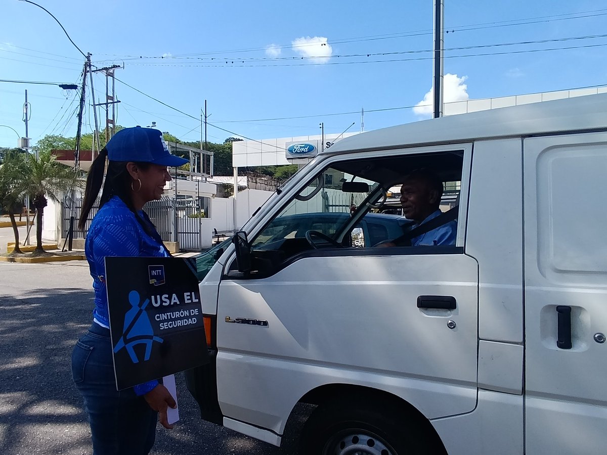 InttCharaNorte's tweet photo. #Prevención | Desde diferentes puntos de control en los valles del Tuy, los servidores públicos del #INTT Charallave Norte llevan a cabo una importante campaña de concientización sobre la seguridad vial, para así fomentar el buen uso del cinturón de seguridad. https://t.co/yd99FNsqOz