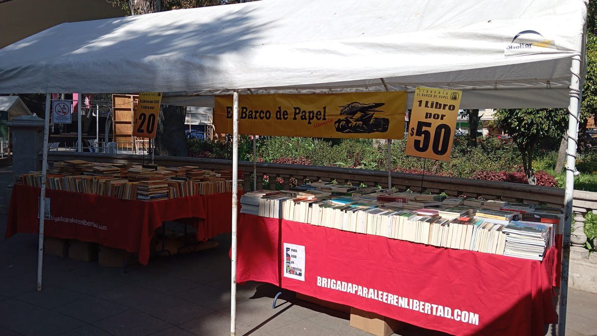 ¡Ya estamos instalados en el Jardín Hidalgo de Azcapo!
Estaremos este viernes, sábado y domingo en horario de 10 a 8 pm con nuestras megapromos de 
1 libro × $20 /3 × $50 y 
$50 c/u. ¡No falten!
¡Los esperamos!

#ElBarcoDePapel <a href="/hmazcapotzalco/">Academia HM Azacapotzalco</a> <a href="/AzcapotzalcoMx/">Alcaldía Azcapotzalco</a> <a href="/TodosSomosAzcap/">Todos Somos Azcapotzalco</a>