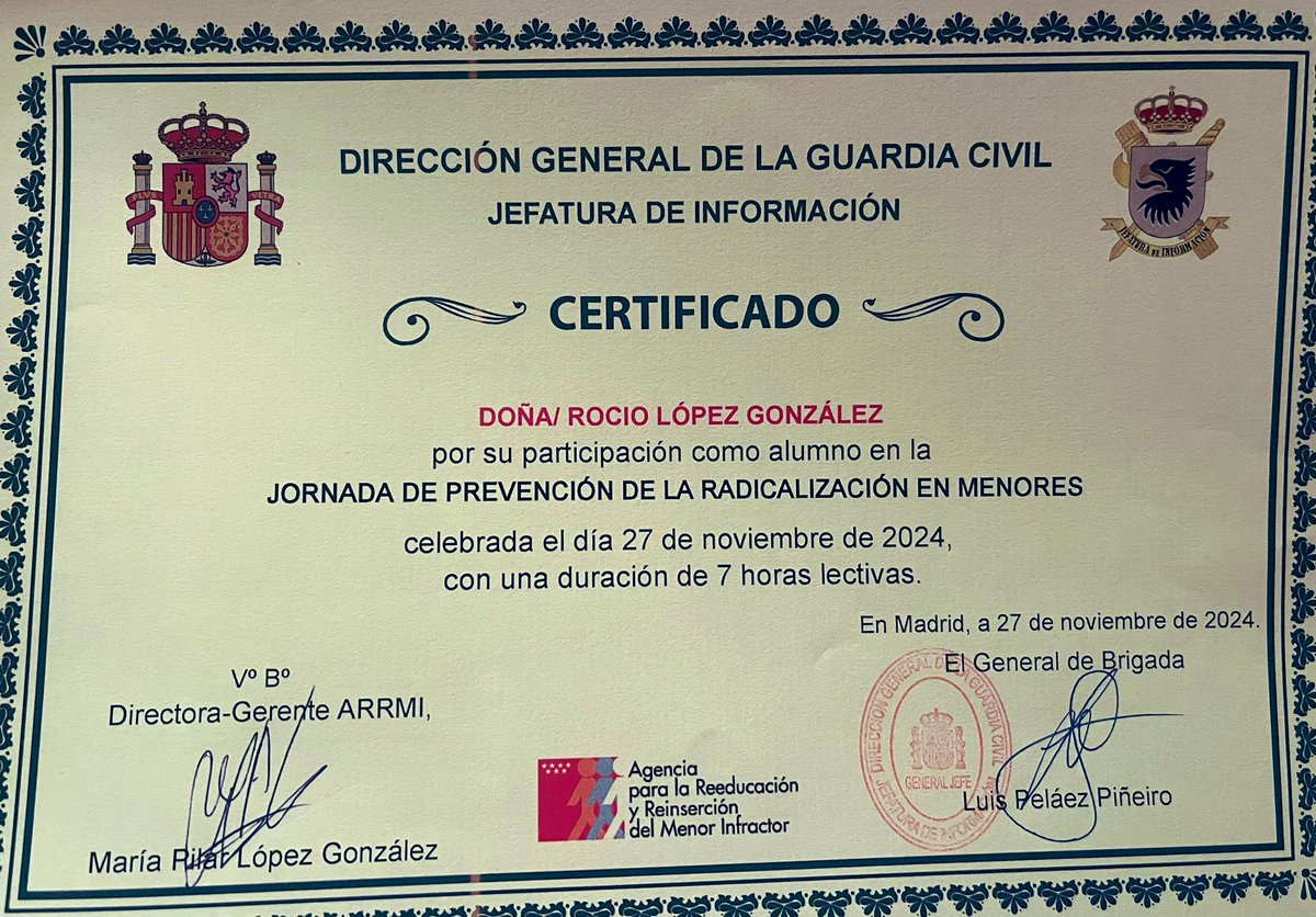 rociolopez1905's tweet photo. Ayer, interesante jornada sobre el fenómeno de la radicalización en menores. Organizada por la Jefatura de Información GC y #ARRMI, contó con profesionales de distintos ámbitos.En la foto con el Coronel Vázquez, el juez Castro de la AN y Pilar López, directora de la Agencia 👏 https://t.co/0RRmtywDIy
