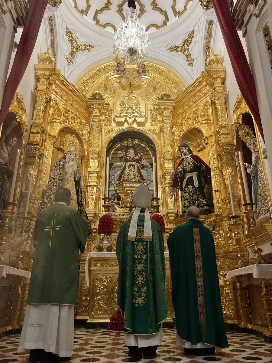 Archic_Huerto's tweet photo. Queda bendecido por el Sr. Obispo de Málaga, D. Jesús Catalá, el retablo de nuestra capilla de la parroquia de los Santos Mártires. 

#yosoydelHuerto #CofradíasMLG https://t.co/OEnQ73qgrv