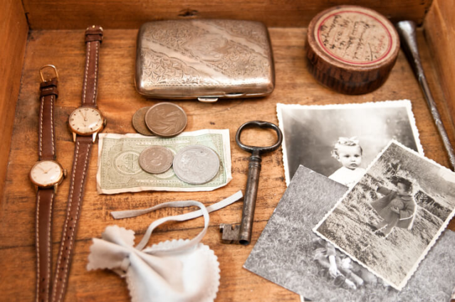 SSFInsurance's tweet image. Cleaning out your house? How can you tell if an item has value or is just old? Get tips on how to find out if your item is trash or treasure. bit.ly/49hpEZw