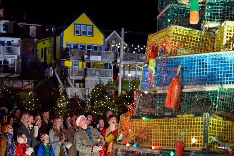 Have you watched the Hallmark movie, Christmas Island? It was shot along Nova Scotia's south shore and features Lunenburg's Lobster Trap Christmas Tree! You can see the beautiful Lunenburg seaside Christmas scenery anytime on Nova Scotia Webcams! 

📸 novascotiawebcams.com/webcams/blueno…