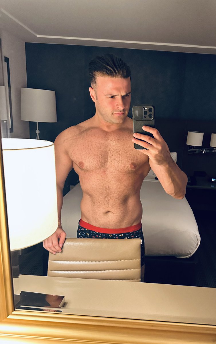 dedeoglu_kaan's tweet photo. 👅
#gym #muscleguy #musclebeast https://t.co/Ll4adte80D