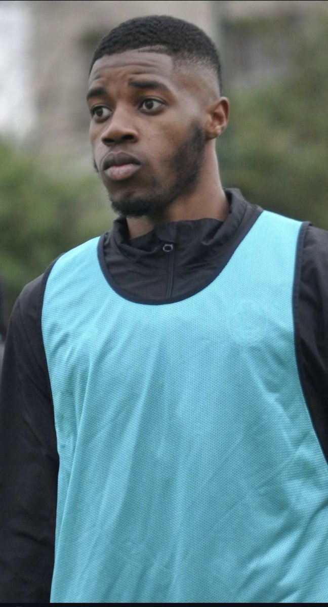 MohaBezzouaoui's tweet image. Demain Neuilly sur Marne jouera un énorme match en CDF à Valenciennes. 
L’heure de parler d’un joueur qui est entrain d’exploser dans le club du 93 : 
Fodjé Camara, qui n’est autre que le petit frère d’Adama Camara, le milieu du @ParisFC . 1/2