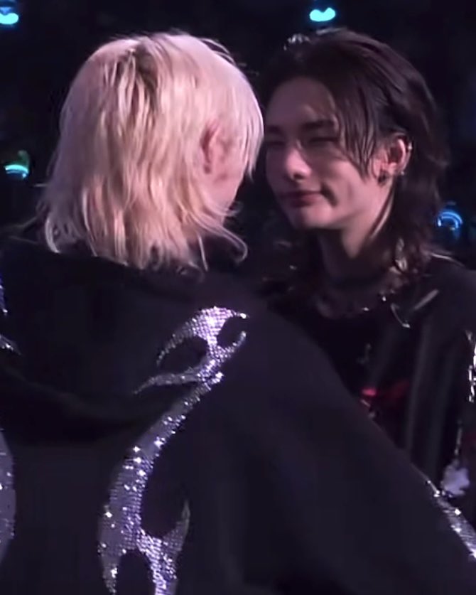 skzbybc's tweet photo. just kiss???????????????? https://t.co/R6V9tj8cXg