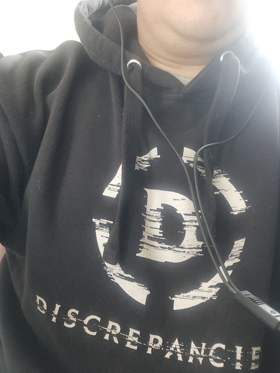 <a href="/OneWayMusicX/">Oneway</a> The last T shirt from a band I wore was a week ago I think and it was from the band <a href="/Discrepanciestv/">Discrepancies</a>, and funny thing, I don't think I knew they had Twitter till I just looked lol, but I am wearing a sweatshirt from them rn lol (sorry for the bad picture lol)