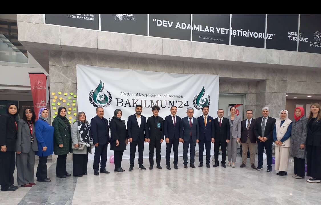 Akbakirkoy's tweet photo. Kaymakamımız @RecaiKaral , İlçe Milli Eğitim Müdürümüz @karzuoglu ,İlçe Gençlik ve Spor Müdürü Ecem Ülkem’in  katılımlarıyla Bakırköy Anadolu İmam Hatip Lisesi Birleşmiş Milletler Çalıştayı’nın açılış programına ilçe başkan yardımcımız @eaydogan24 ve teşkilatımız ile katıldık. https://t.co/sz2bnCr3rB