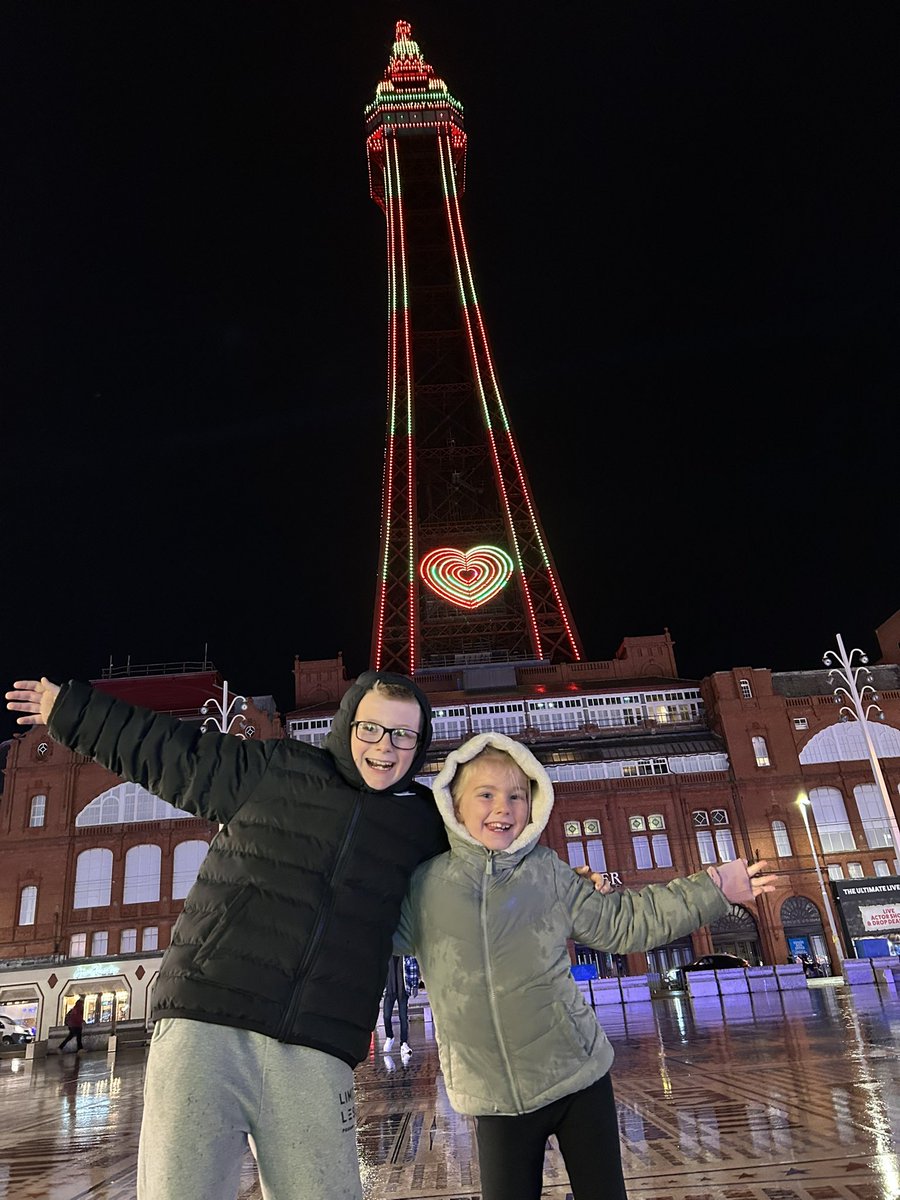 In a very wet Blackpool ready for Fleetwood away tomorrow <a href="/ColU_Official/">Colchester United FC</a> #Colu