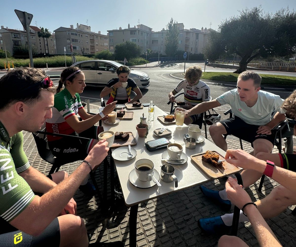 cyclocross24's tweet image. The part of the Roodhooft family that is not in Dublin this weekend for the World Cup is training hard in 🇪🇸 Spain in the meantime. 😀☕️🥧

With Kamp, Casasola, Cant, Del Grosso, Vandeputte, Vandebosch/Meeussen and photographer Puck.