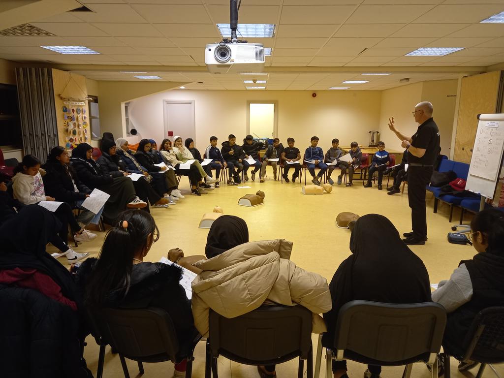 34 young people took part in first Aid training #KnowledgeIsPower #SaveLives <a href="/GM_VRU/">Greater Manchester Violence Reduction Unit</a> <a href="/oldhamgreenhill/">Oldham Greenhill CSRC- CN 1173497</a> <a href="/CHAI_Project/">Women's CHAI Project</a> <a href="/DevelopGlodwick/">Develop Glodwick</a> <a href="/ShaidMushtaq/">Shaid Mushtaq</a> <a href="/GDFCOLDHAM/">Glodwick Dynamoes FC</a> <a href="/OldhamYouth/">Oldham Youth Service</a> <a href="/PositiveSteps/">Positive Steps</a> <a href="/TNLUK/">The National Lottery</a> <a href="/WeActTogether/">Action Together</a>