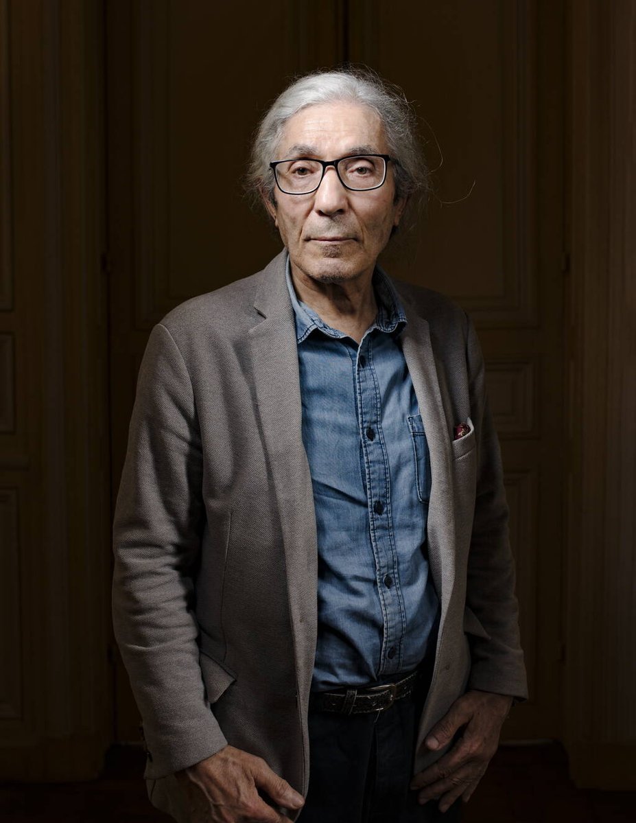 «Enfant d’un mariage d’amour», cultivant une tradition athée voltairienne, Boualem Sansal tranche dans le paysage littéraire algérien par ses critiques sur la religion et la politique.

Ce qui lui vaut depuis longtemps l’inimitié du pouvoir.

Portrait : bit.ly/4gdV7xX