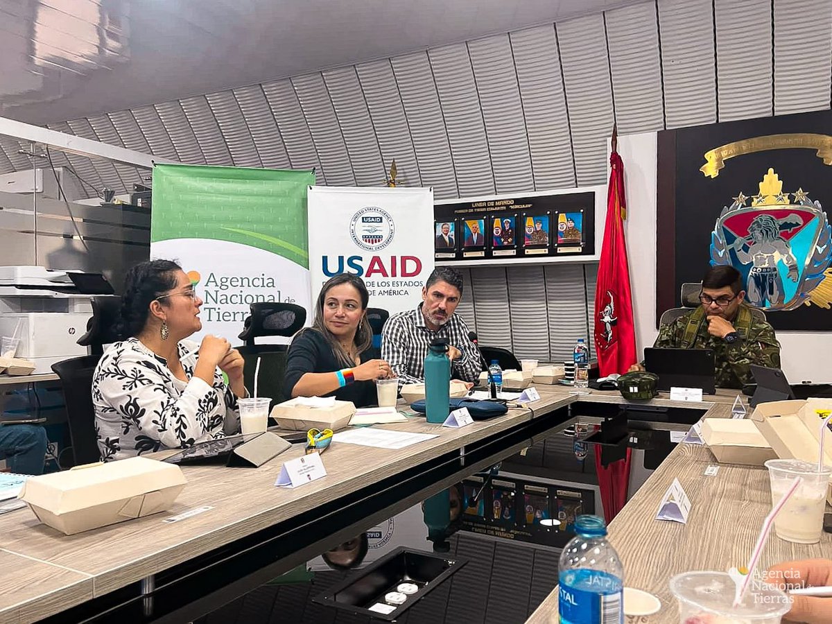 AgenciaTierras's tweet photo. Lideramos con @USAID_Colombia cierre institucional de la fase de Implementación del POSPR en Tumaco, Nariño. Balance final: cero incidentes de seguridad y riesgo público. En articulación con @COL_EJERCITO, @ArmadaColombia y @PoliciaColombia garantizando la #RevoluciónPorLaVida. https://t.co/Hh46TdczVA