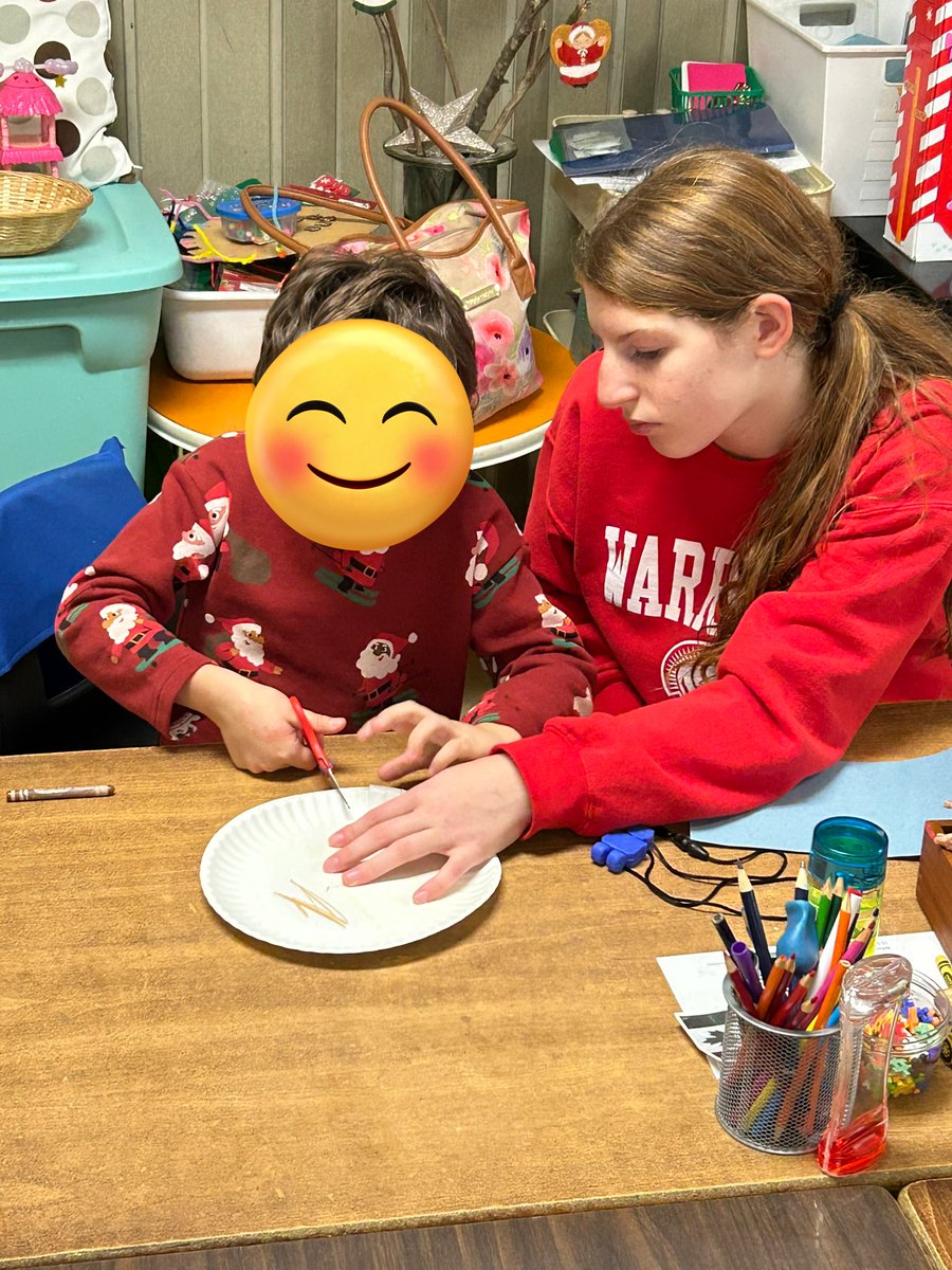 MuszynskiLauren's tweet photo. Helping our Kinder Buddies with a Christmas craft today ❤️ @StMarkDPCDSB https://t.co/hdGZB0oBav