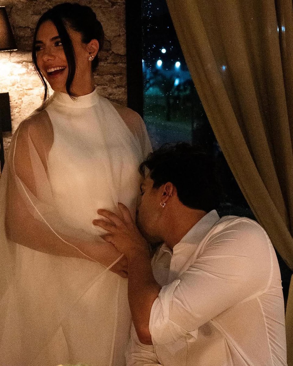 luansdaily's tweet photo. Papais da Serena e agora oficialmente casados! 🥹🤍

Registro do cantor @luansantana e de @ajademagalhaes durante o jantar de casamento, realizado na noite de ontem, em São Paulo! https://t.co/EWmU4g9ldk