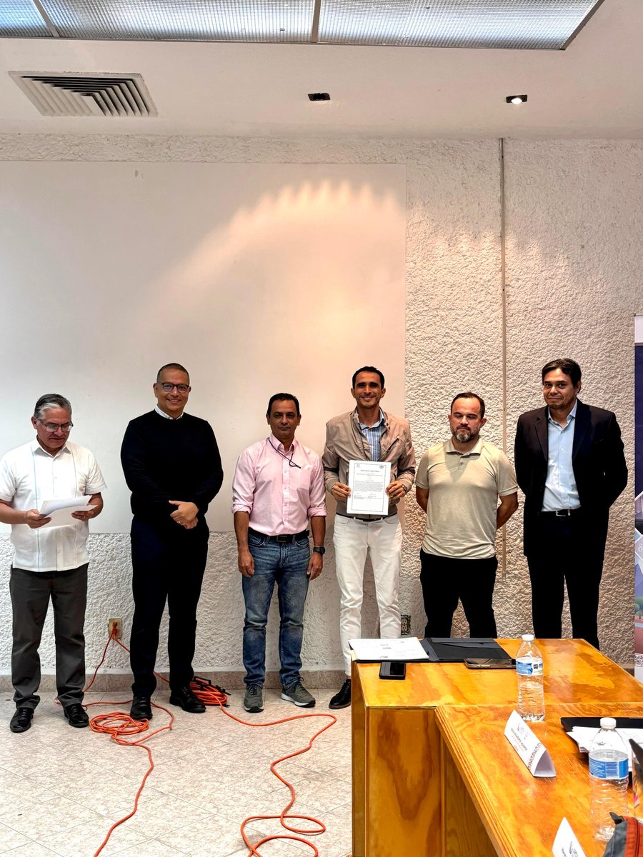 apedrozoacuna's tweet photo. Con enorme gusto, cerramos el curso de Espectrometría láser para Hidrología Isotópica. 
Herramienta clave para entender el ciclo del 💧.
Organizado x @IMTA_mx con apoyo @iaeaorg. 
Con la colaboración de 2 profesores internacionales y la participación de 9 expertos de 6 países.🙌🏽 https://t.co/1aWY78js0Q