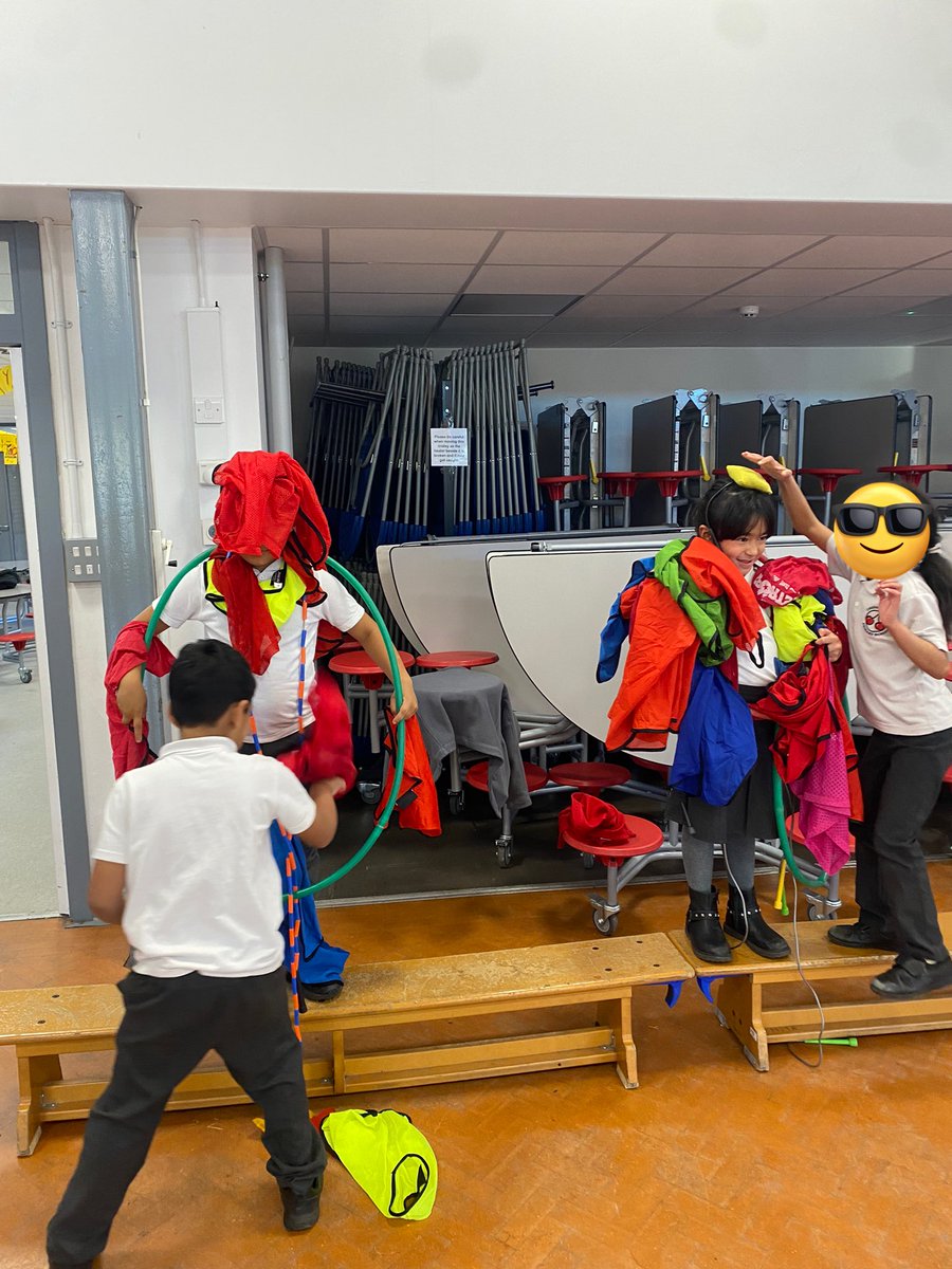 MrsMaloneCTS's tweet photo. Having a festive time in PE today playing the Christmas Tree game…how many things can you balance on your team’s tree? Our winners had 36! @CTS_Watford @headcherrytree @MrLittleboyCTS #CTSPE https://t.co/FDZtgN7F7I